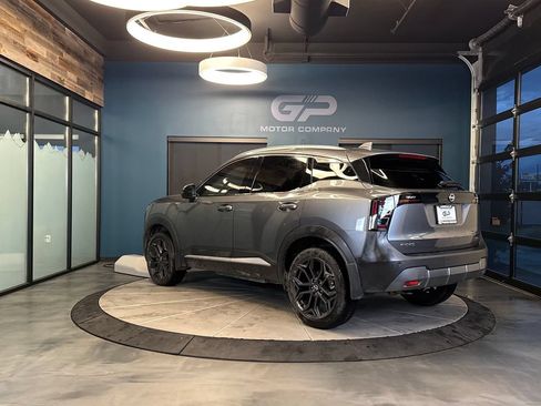 Used 2025 Nissan Kicks SR FWD image 5