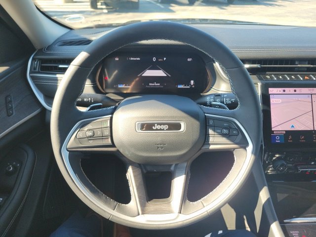 Used 2023 Jeep Grand Cherokee Limited AWD/4WD image 6