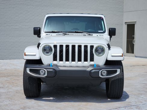 Used 2023 Jeep Wrangler Unlimited Sahara w/ Cold Weather Group AWD/4WD image 3