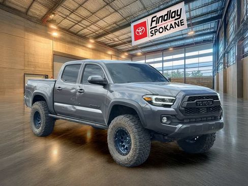 Used 2020 Toyota Tacoma TRD Off-Road w/ TRD Premium Off Road Package AWD/4WD image 3