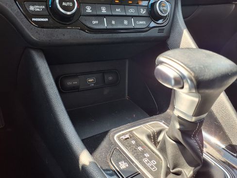 Used 2022 Kia Niro LXS FWD image 32
