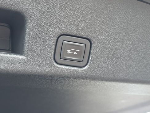 Certified 2024 Chevrolet Traverse RS FWD image 11