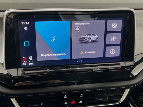 Used 2025 Volkswagen Atlas Cross Sport SE image 15