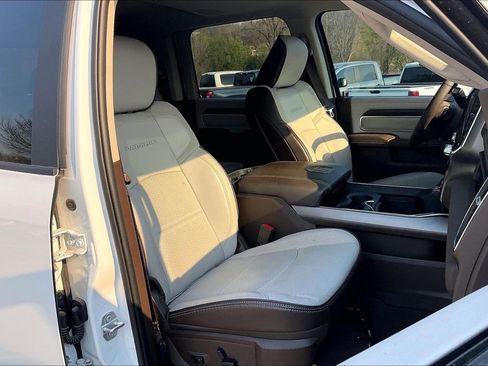 Used 2025 RAM 2500 Laramie AWD/4WD image 7
