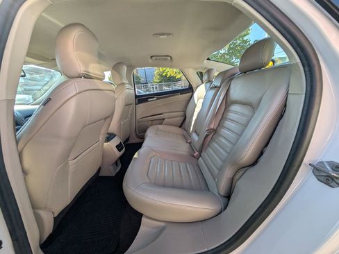 Used 2017 Ford Fusion SE w/ Fusion SE Technology Package image 17