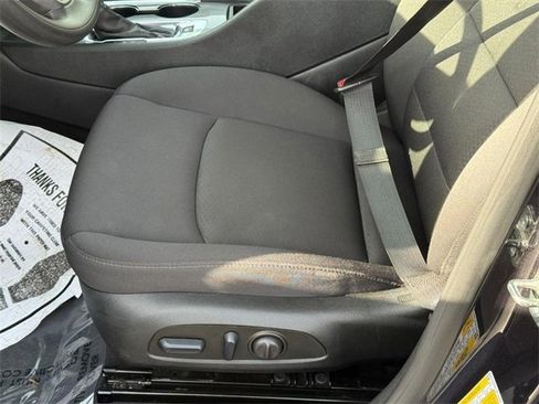 Used 2023 Chevrolet Malibu LT image 18