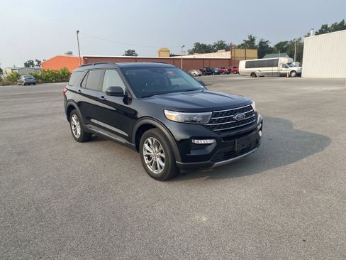 Used 2022 Ford Explorer XLT w/ Equipment Group 202A image 1