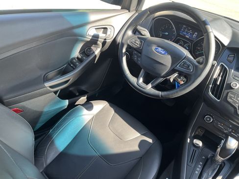 Used 2015 Ford Focus SE w/ Equipment Group 201A FWD image 9