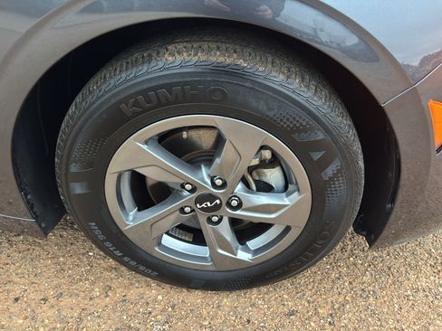 Used 2022 Kia K5 LXS image 9