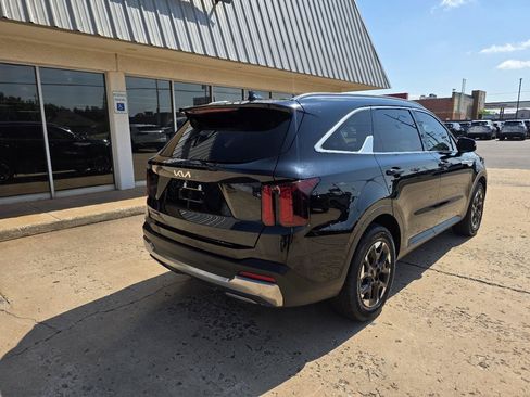 Used 2025 Kia Sorento S w/ Panoramic Sunroof Package FWD image 8
