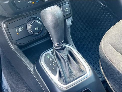 Used 2023 Jeep Renegade Latitude AWD/4WD image 18