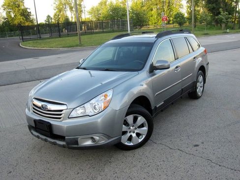 Used 2011 Subaru Outback 2.5i Premium AWD/4WD image 4