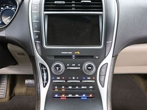 Used 2018 Lincoln MKX Reserve w/ Lincoln MKX Climate Package image 31