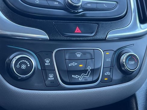 Used 2019 Chevrolet Equinox LS FWD image 22