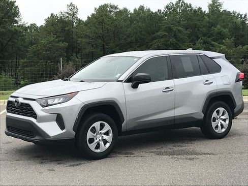 Used 2022 Toyota RAV4 LE FWD image 1