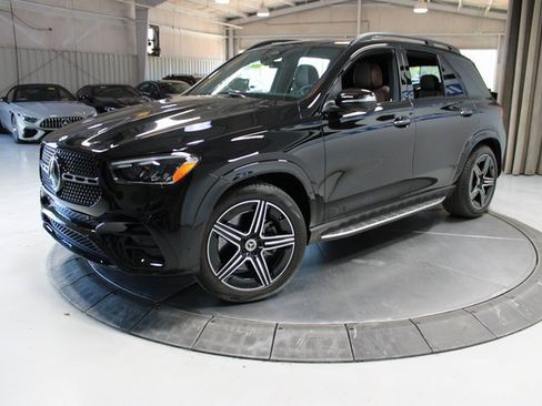 Used 2024 Mercedes-Benz GLE 450 4MATIC w/ AMG Line Exterior image 4