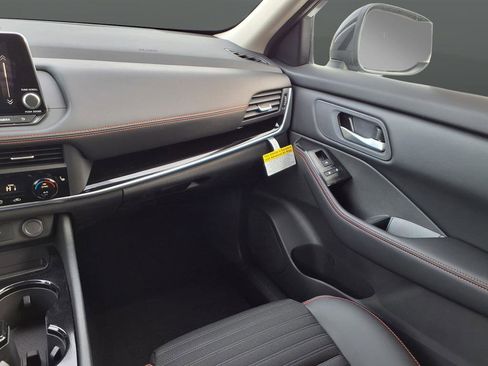 New 2026 Nissan Rogue SV image 32