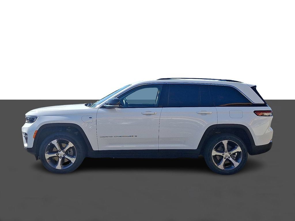 Used 2023 Jeep Grand Cherokee 4WD 4xe image 4