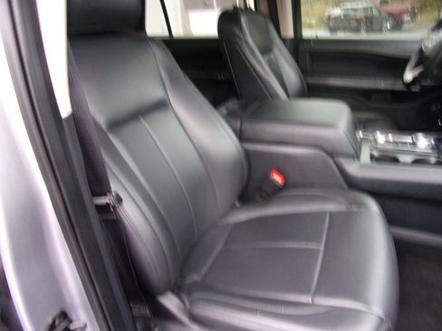 Used 2024 Ford Expedition XLT image 17