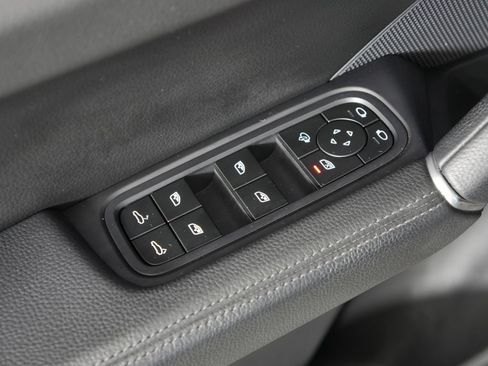 Certified 2023 Porsche Cayenne AWD/4WD image 18