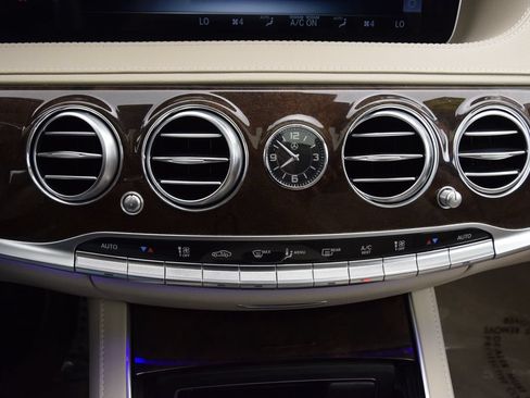 Used 2019 Mercedes-Benz S 560 Sedan image 32