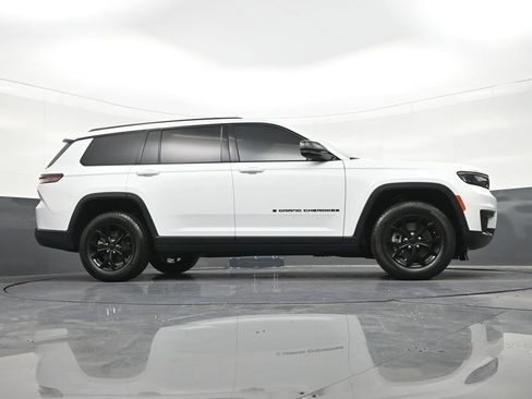 Used 2024 Jeep Grand Cherokee L Altitude AWD/4WD image 33