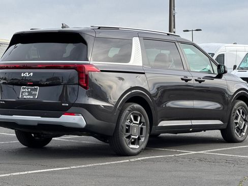 New 2026 Kia Carnival EX image 4
