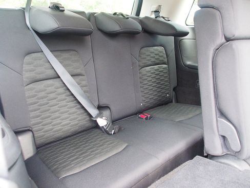 Used 2025 Nissan Pathfinder SV FWD image 15