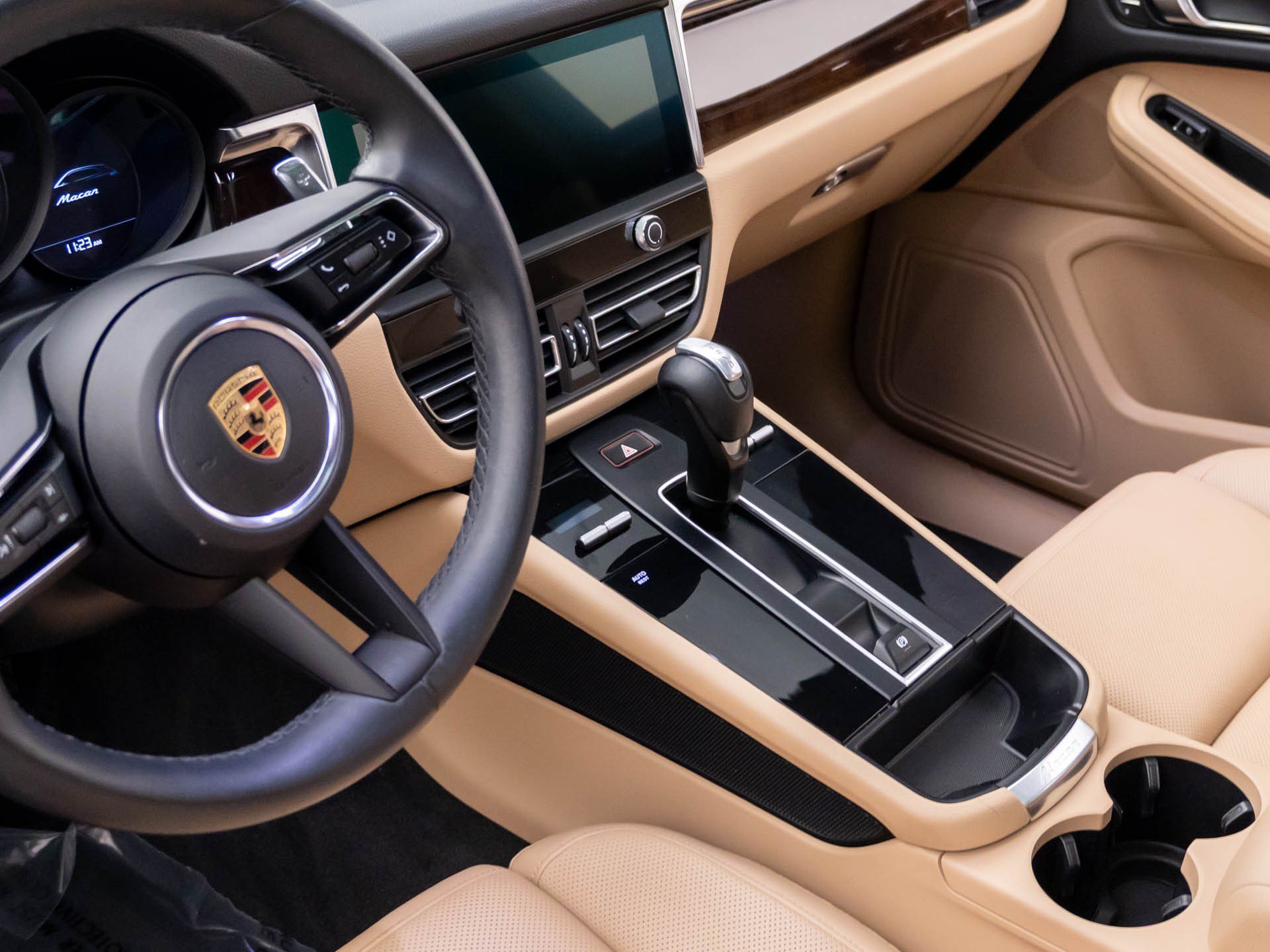 Certified 2023 Porsche Macan AWD/4WD image 13