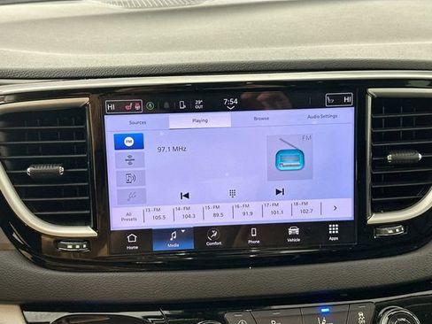 Used 2024 Chrysler Pacifica Touring-L FWD image 12