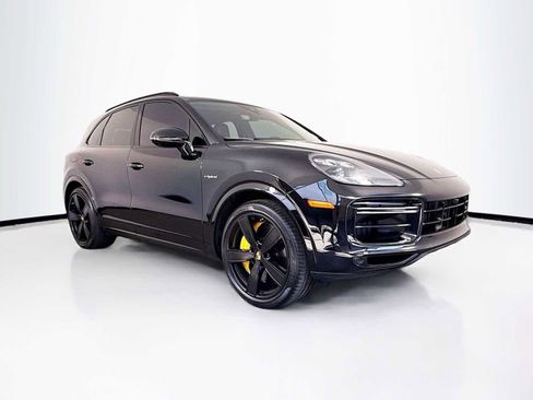 Used 2023 Porsche Cayenne Turbo S image 7