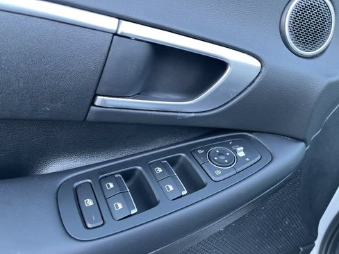 Used 2025 Hyundai Sonata SE FWD image 23