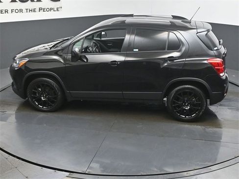 Used 2022 Chevrolet Trax LT w/ Midnight Edition image 42