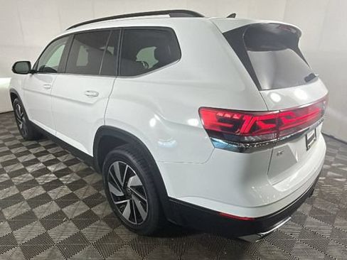 Used 2024 Volkswagen Atlas SE AWD/4WD image 4
