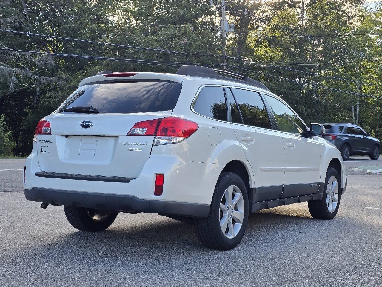 Used 2013 Subaru Outback 2.5i Premium AWD/4WD image 6
