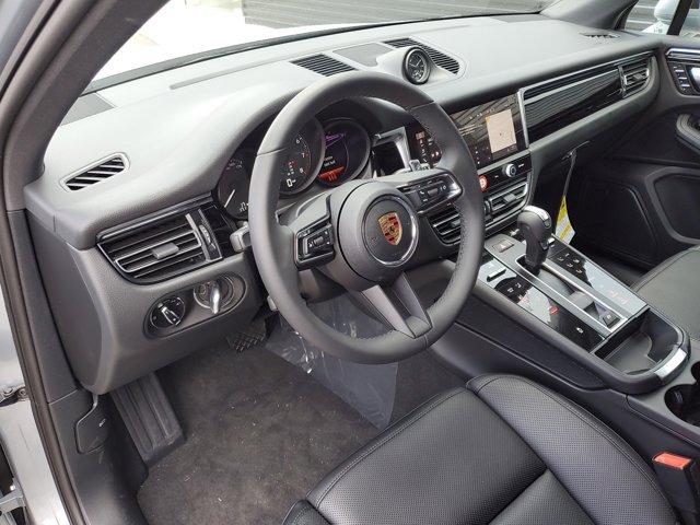 Used 2025 Porsche Macan AWD/4WD image 4
