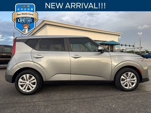 Used 2022 Kia Soul LX FWD image 1
