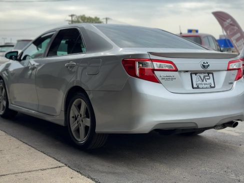 Used 2014 Toyota Camry SE FWD image 4
