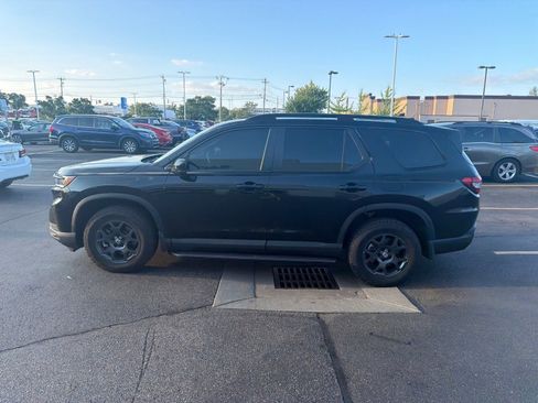 Used 2025 Honda Pilot TrailSport image 14