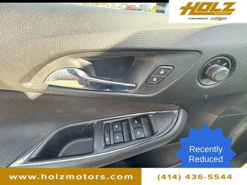 Used 2017 Chevrolet Cruze LT image 21