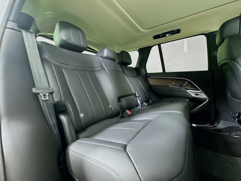 Used 2025 Land Rover Range Rover SE AWD/4WD image 25