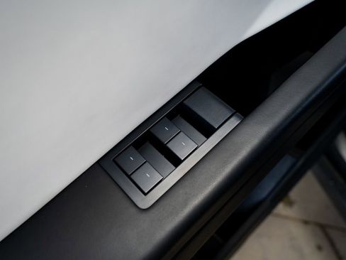 Used 2024 Tesla Cybertruck AWD Crew Cab image 21