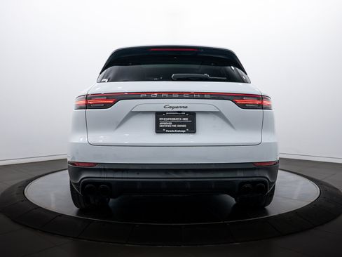 Certified 2023 Porsche Cayenne Platinum Edition image 6