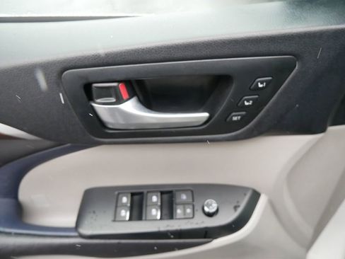 Used 2016 Toyota Highlander Limited image 17