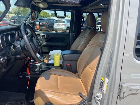 Used 2022 Jeep Wrangler Unlimited Rubicon w/ LED Lighting Group AWD/4WD image 33
