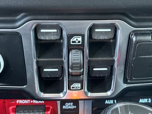 Used 2024 Jeep Wrangler Unlimited Rubicon 4xe AWD/4WD image 13