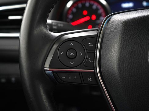 Used 2018 Toyota Camry XSE image 25