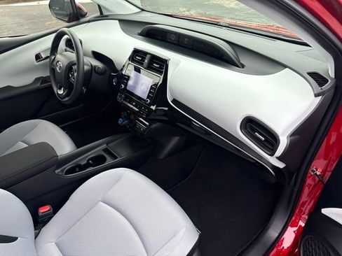 Used 2022 Toyota Prius L Eco FWD image 24