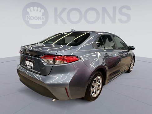 Used 2025 Toyota Corolla LE FWD image 5