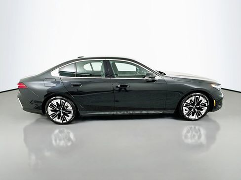 Used 2025 BMW 530i w/ Premium Package image 4